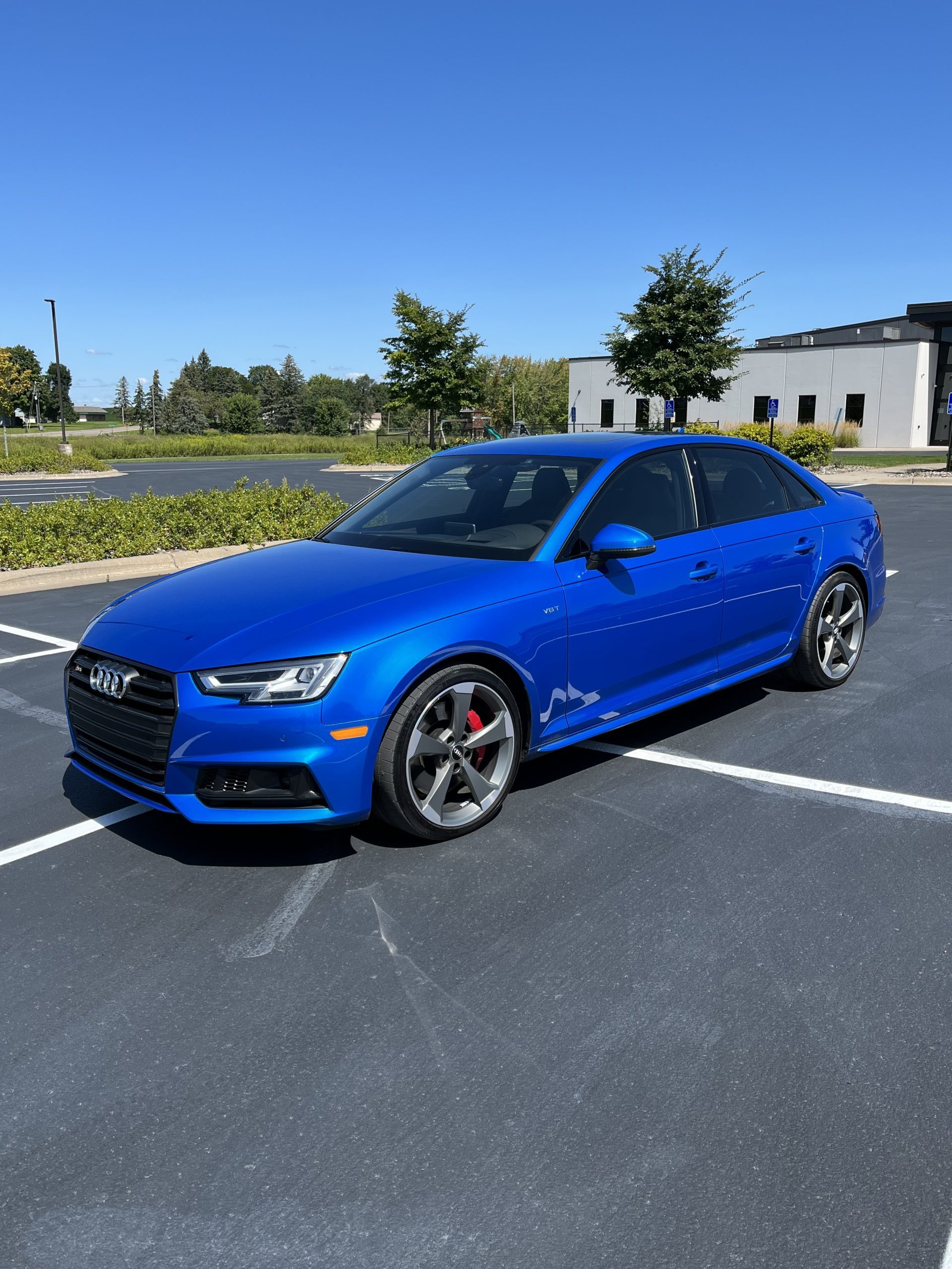 Market Find: Audi exclusive Ara Blue S4