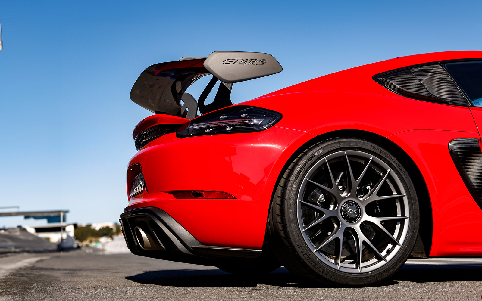 Video: Porsche Guards Red on 718 Cayman GT4 RS