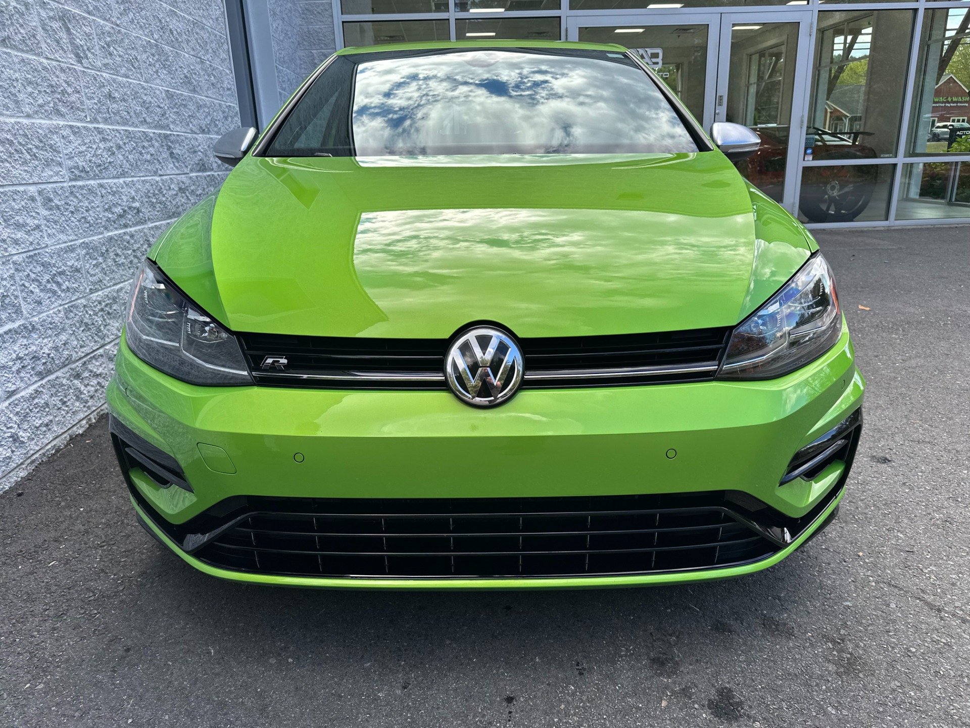Market Find: Spektrum Viper Green Metallic Volkswagen Golf R