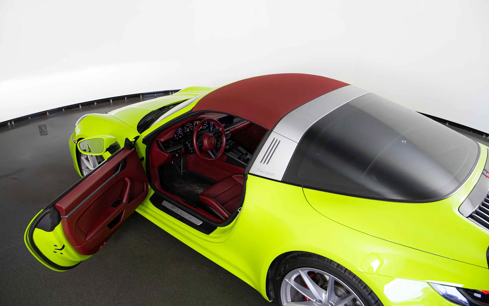 Market Find: Grinch-Colored Porsche 911 Targa 4S Just in Time for Holidays