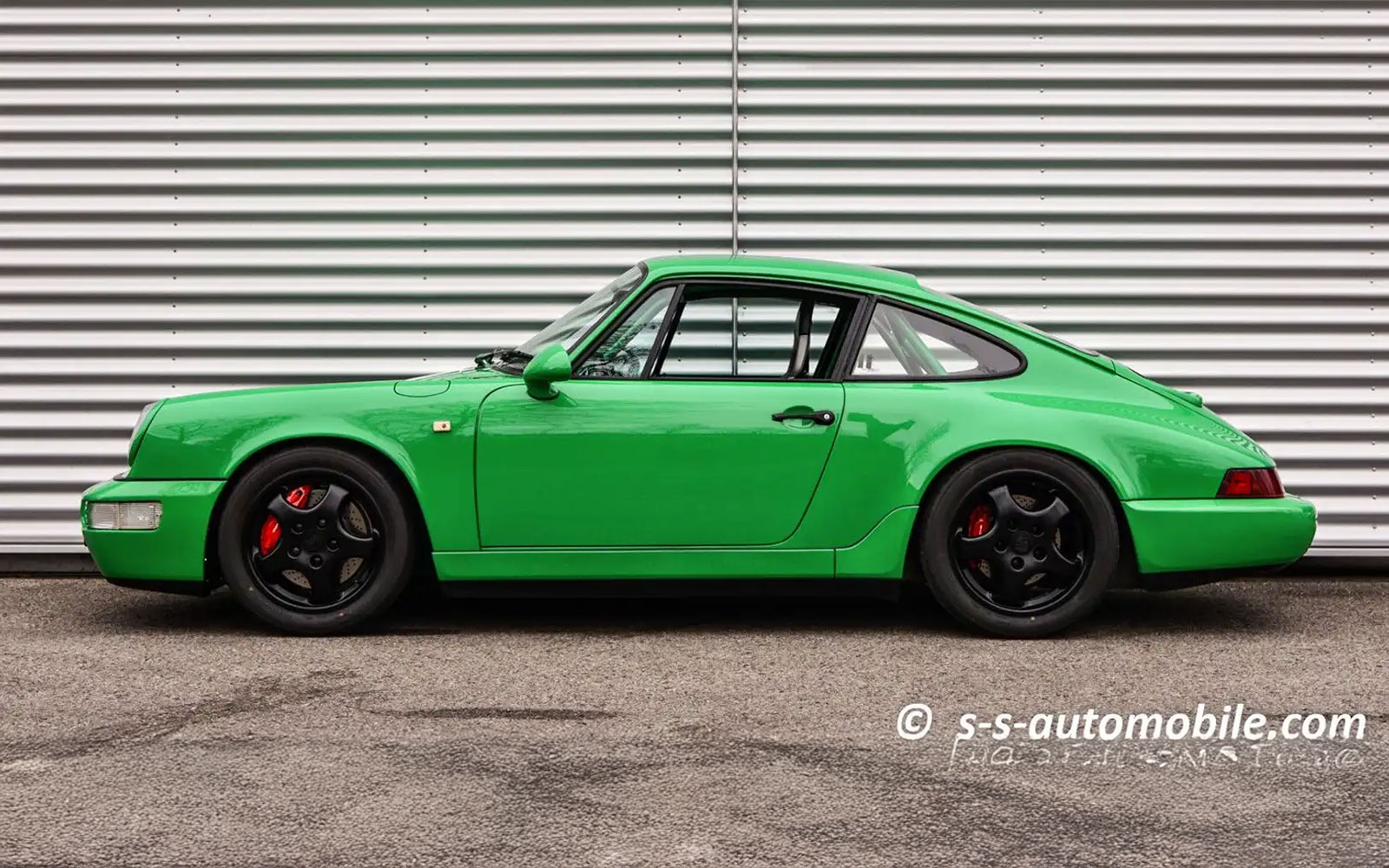EU Market Find: 1989 Porsche 911 Carrera 2 in Signal Green
