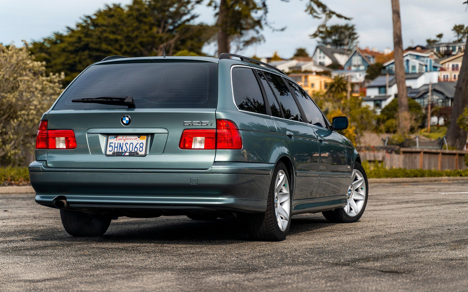 Market Find: Green-on-Green E39 BMW 525i Wagon on Cars and Bids