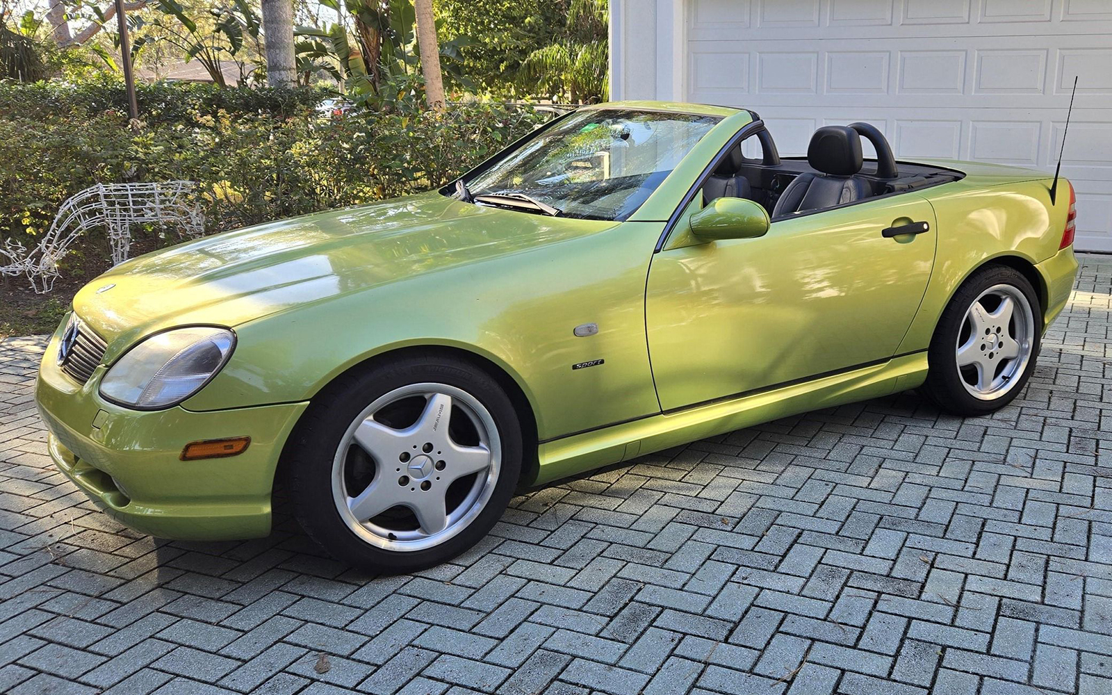 Affordable Tailored: Designo Electric Green Edition 2000 Mercedes SLK 230