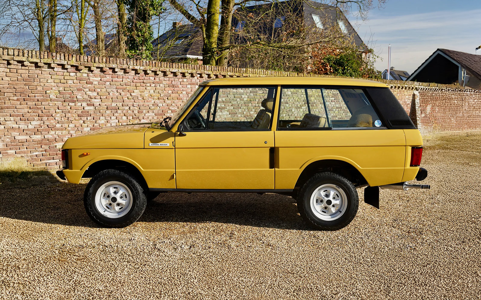 EU Market Find: “Monte Carlo Worthy” Bahama Gold Range Rover Classic 3-Door
