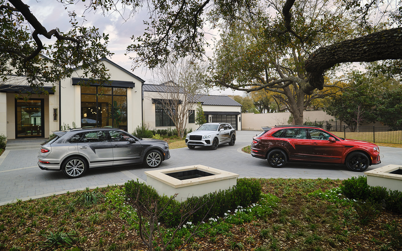 The Victoris Bentley Bentaygas: New Paint Technology Creates Unique Cars for Charity