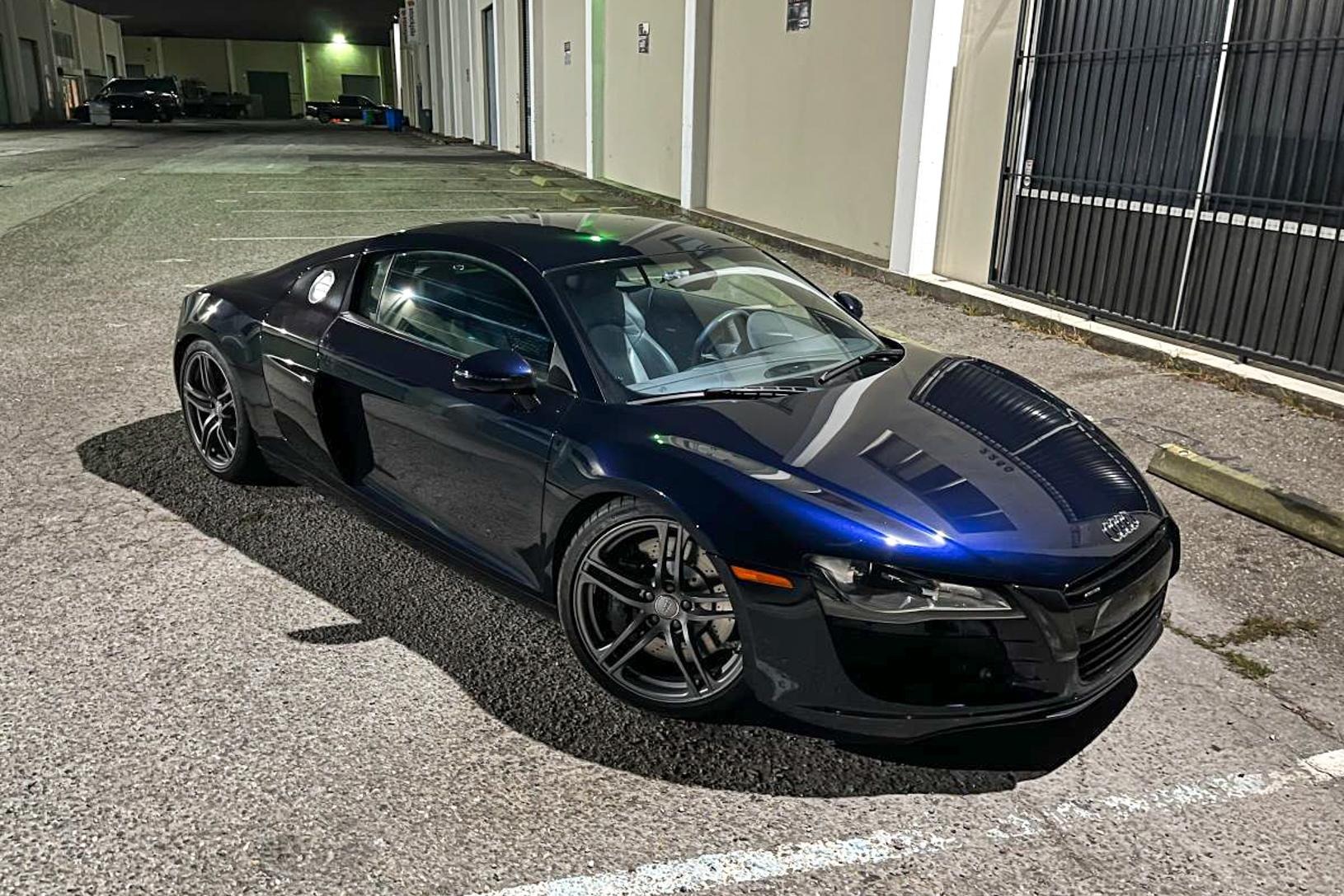 Market Find: Audi exclusive Night Blue Metallic R8 V8 6MT